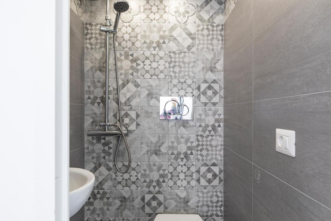 Elegant Statuario Rom