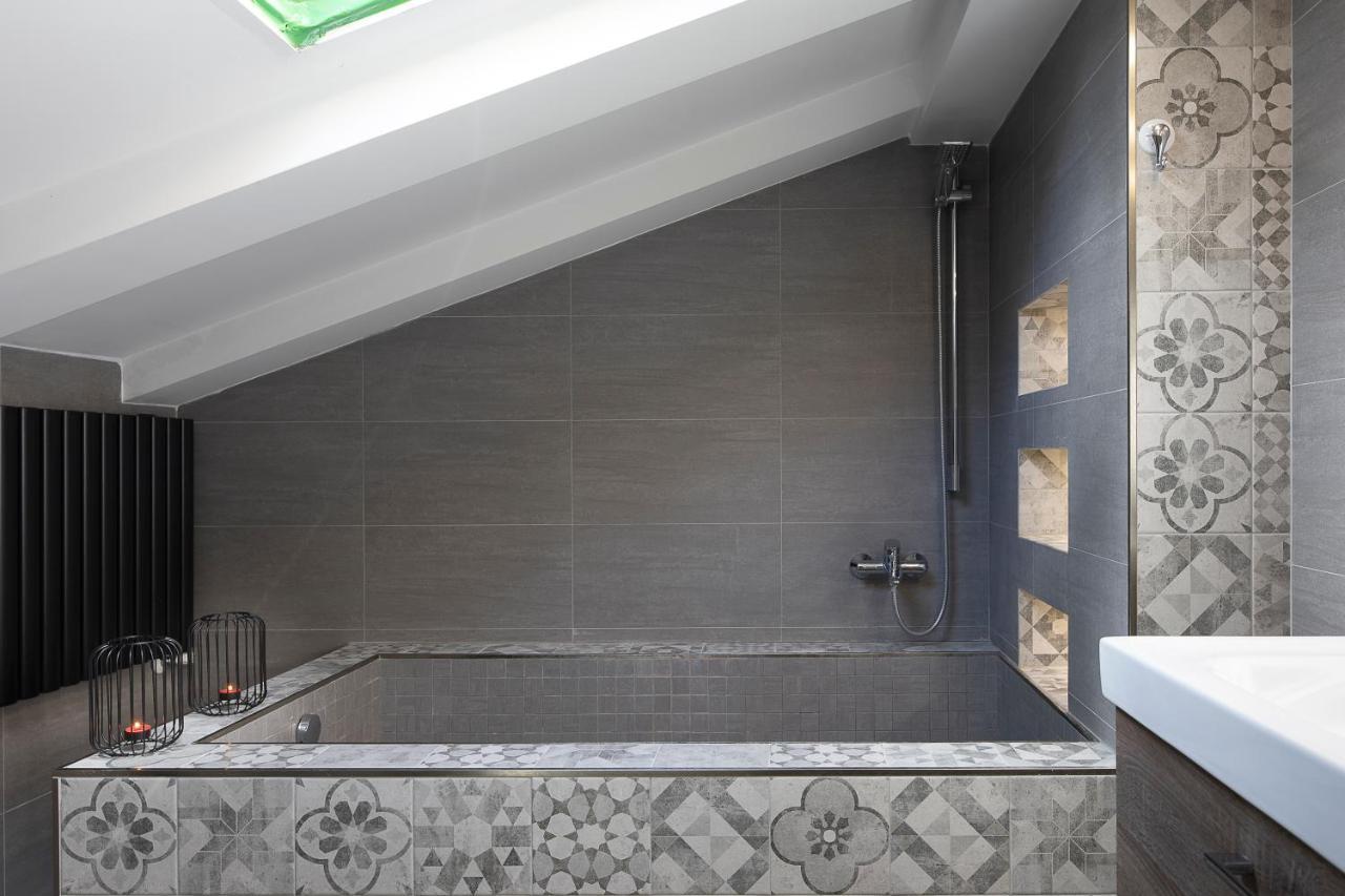 Elegant Statuario Rom